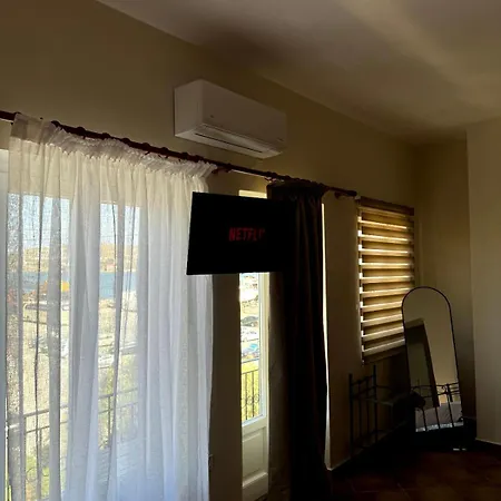 Near Piraiki * 埃尔莫波利斯