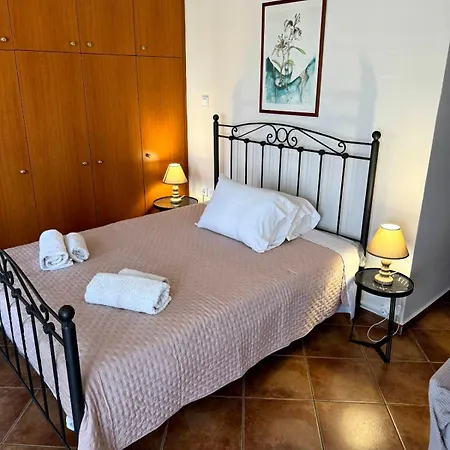 Near Piraiki Ermúpoli